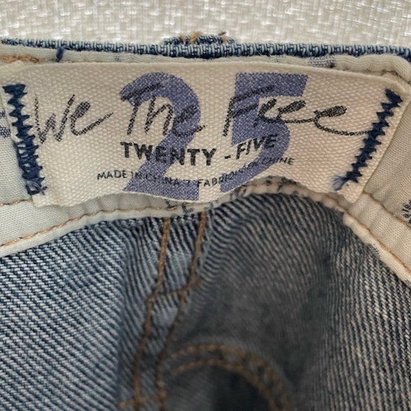 Free People We The Free Baggy Boyfriend Distressed Overalls Size 25 - Picture 10 of 10